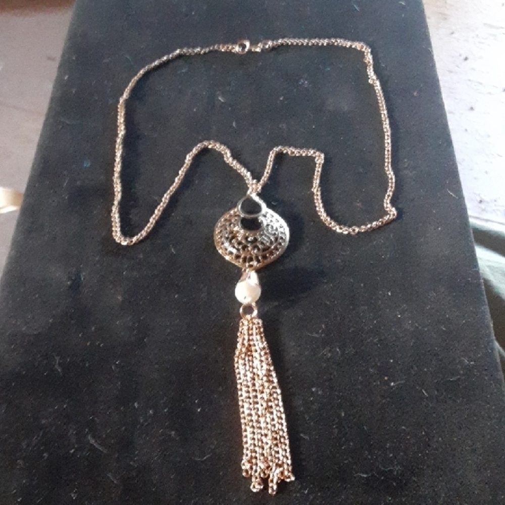 Chic Gold Tone Tassel Necklace with Pearl Accent